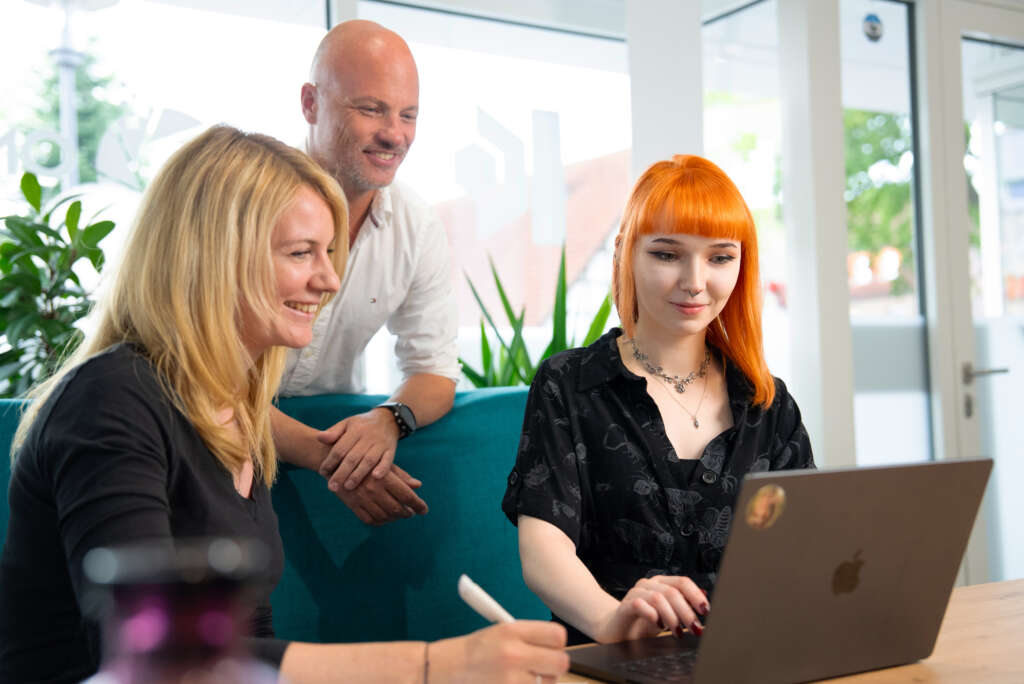 Das Team der Marketingberatung Bentfeld beim Brainstorming.